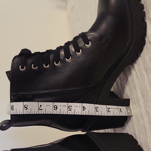 Torrid size 11.5 wide width black lug hiker boots - Picture 8 of 16